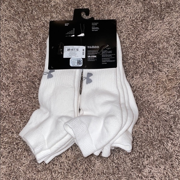 NWT 6 pack of white Under Armour low cut socks size 12 &up - Picture 2 of 2